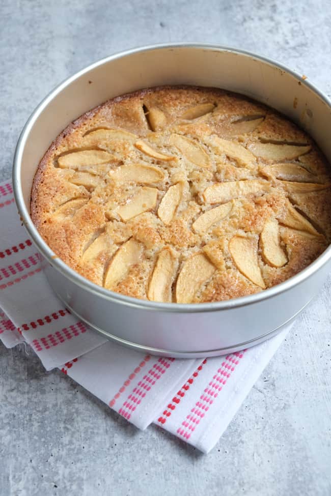 baked apple cake