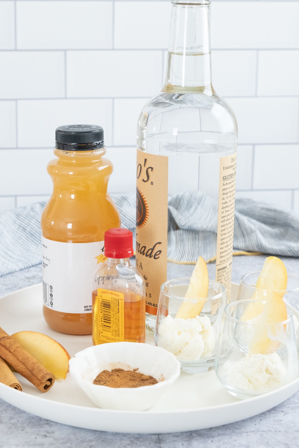 apple pie shot ingredients