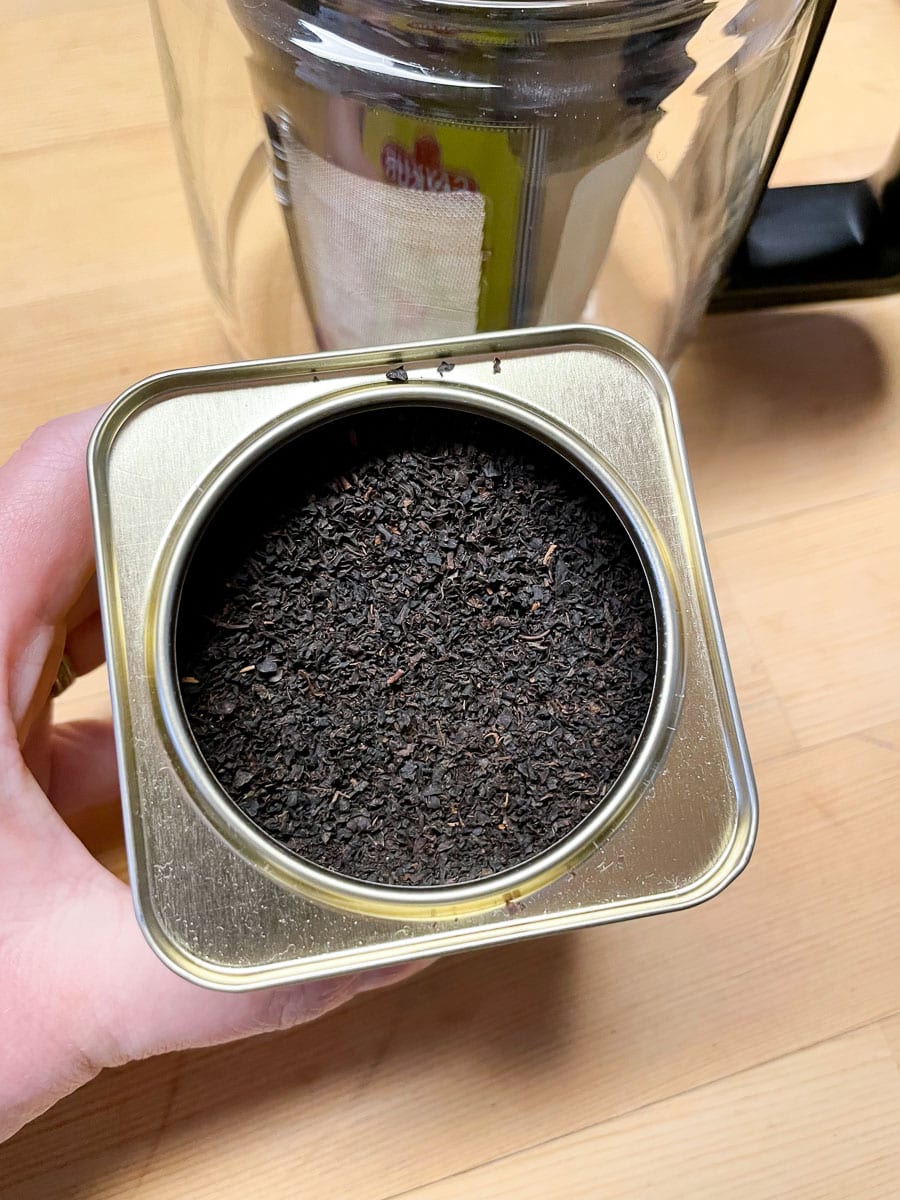loose leaf turkish tea in canister